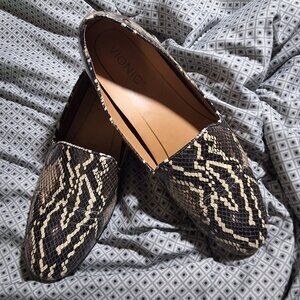 Vionic Willa slip-on flat